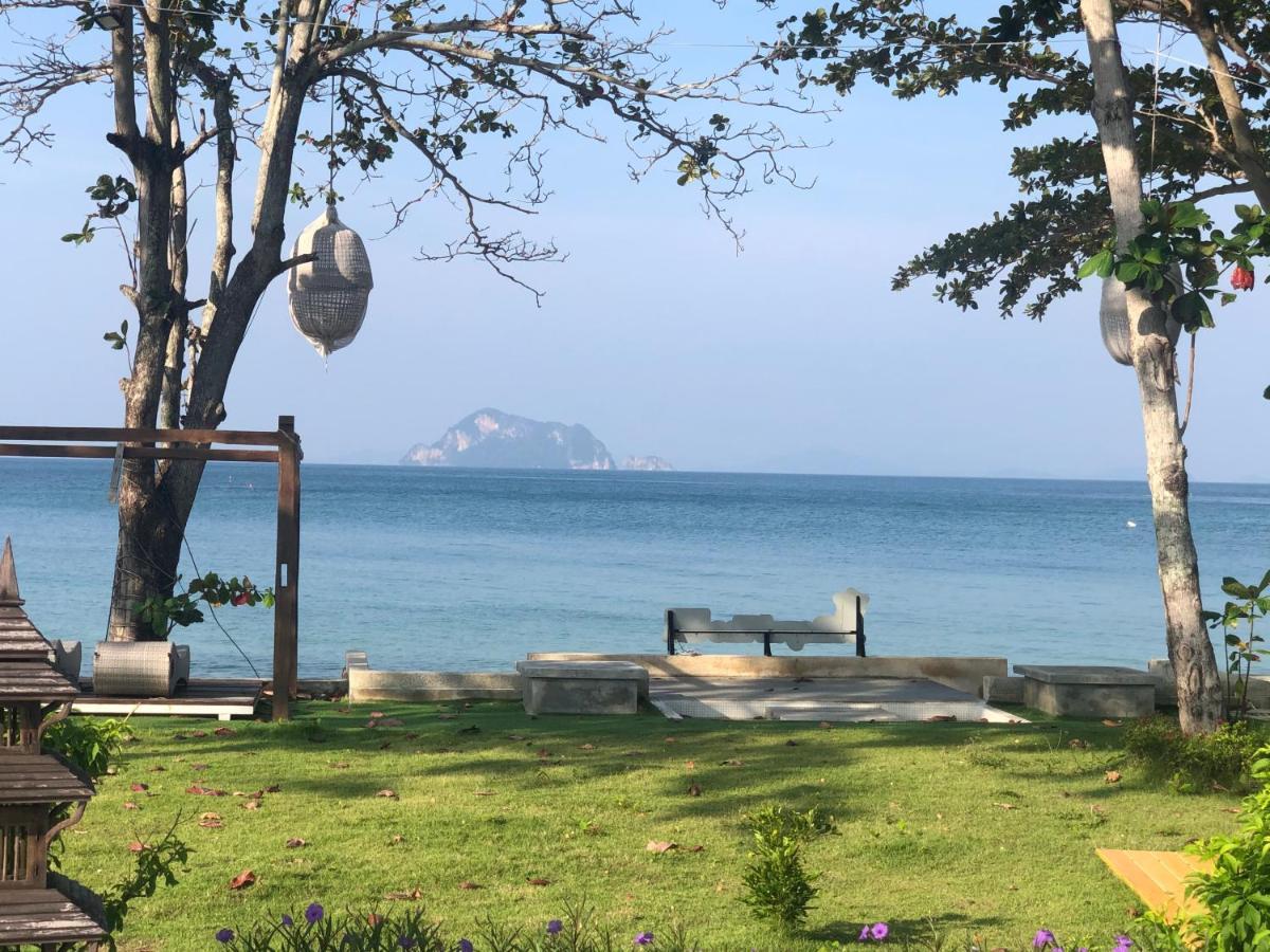 Royal Yao Yai Island Beach Resort Ko Yao Kültér fotó View of Ko Chang from the mainland